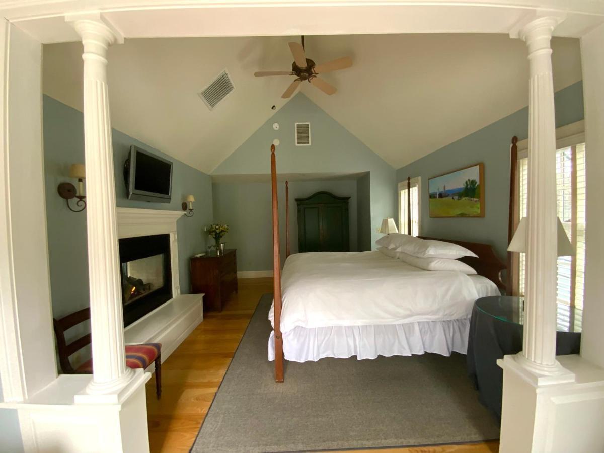 Four Columns Inn Newfane Extérieur photo